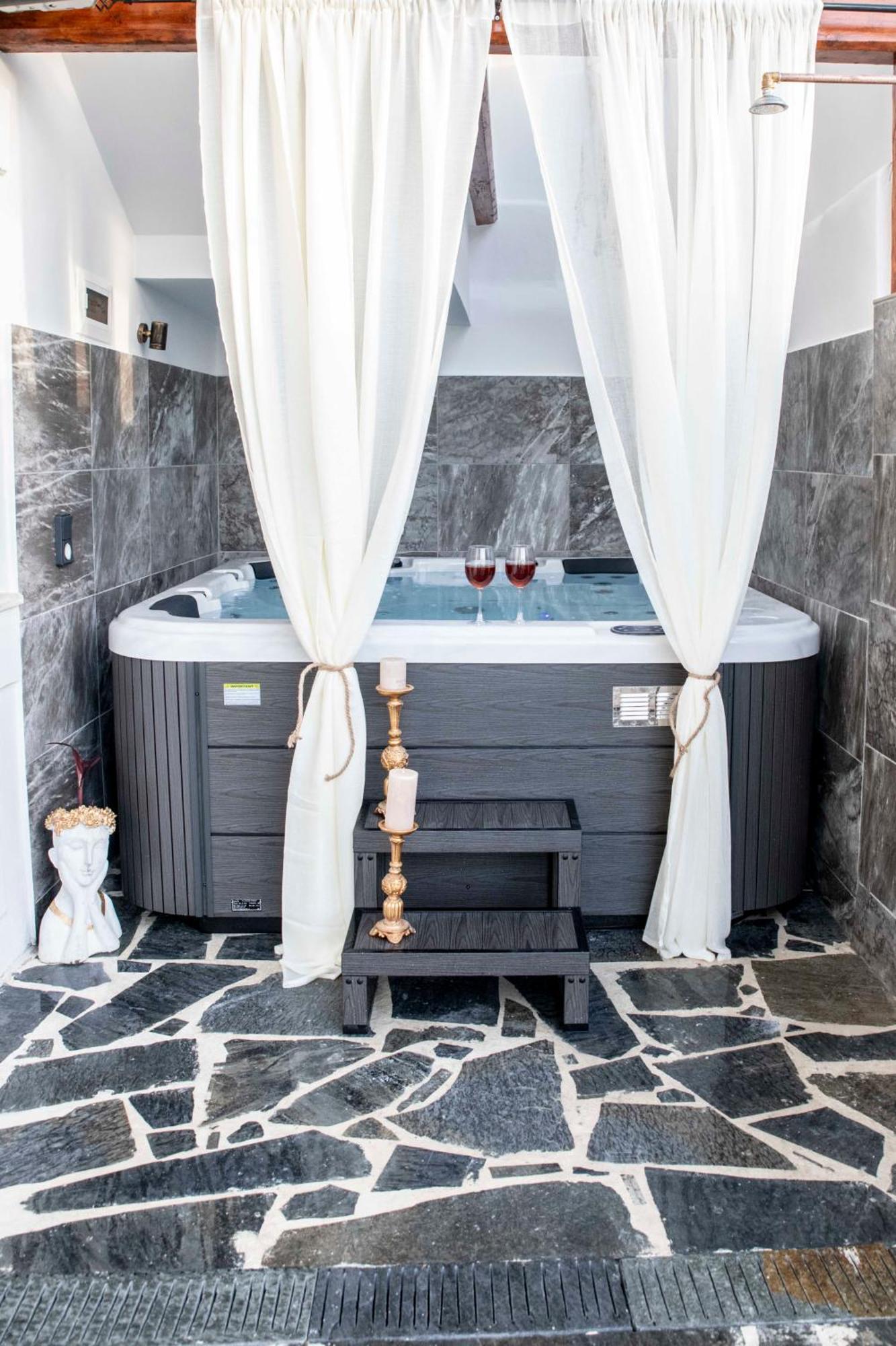 Kleopatra Deluxe Apartment With Jacuzzi Kamilari Exterior foto